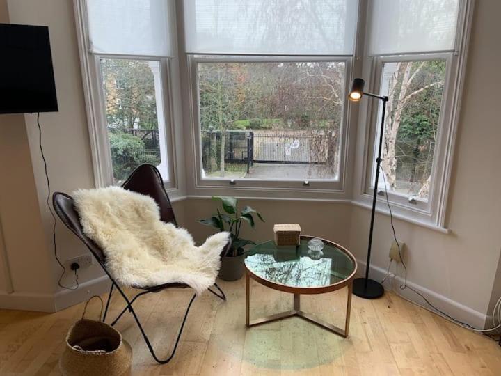 Lovely Spacious 1-Bedroom Flat In Tufnell Park Close To Central لندن المظهر الخارجي الصورة