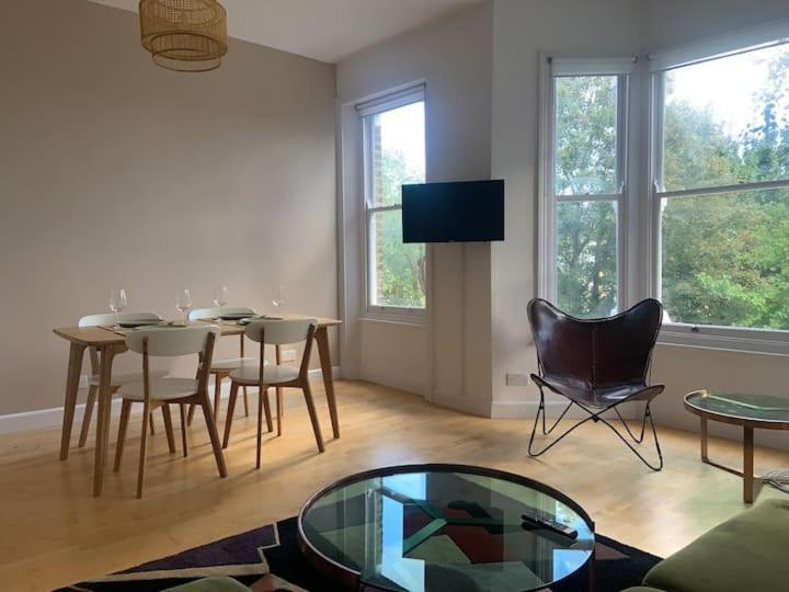 Lovely Spacious 1-Bedroom Flat In Tufnell Park Close To Central لندن المظهر الخارجي الصورة